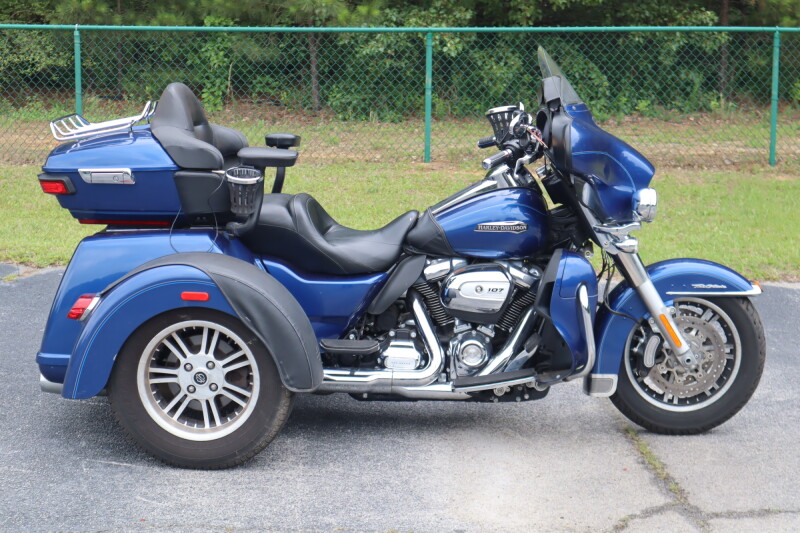 2017 Harley-Davidson® Tri Glide® Ultra Superior Blue