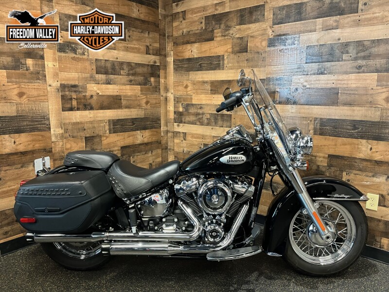2021 Harley-Davidson® Heritage Classic 107 Vivid Black FLHC