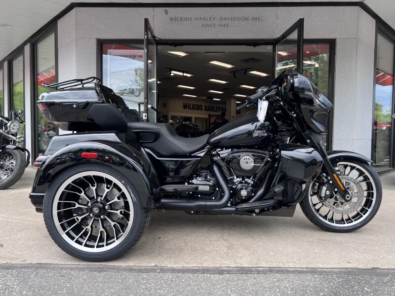 2026 HARLEY-DAVIDSON FLHLT STREET GLIDE 3 LIMITED in Vivid Black with Black Trim