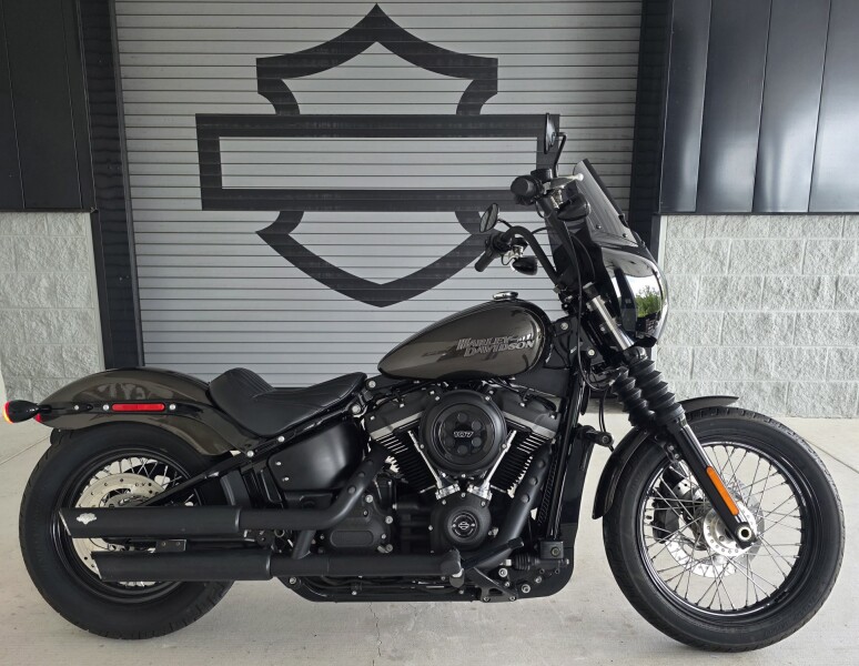 2020 Harley-Davidson® Street Bob® River Rock Gray