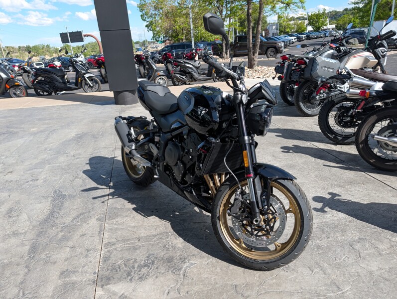 2026 Triumph Trident 800 Jet Black