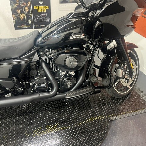 2024 Harley-Davidson® Road Glide® Vivid Black thumb 0