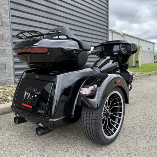 2026 Harley-Davidson® Street Glide 3 Limited FLHLT thumb 2
