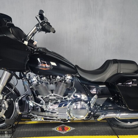 2026 FLTRX  Road Glide® thumb 2