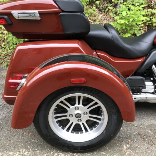 2024 Harley-Davidson® Tri Glide® Ultra Red Rock / Vivid Black thumb 2