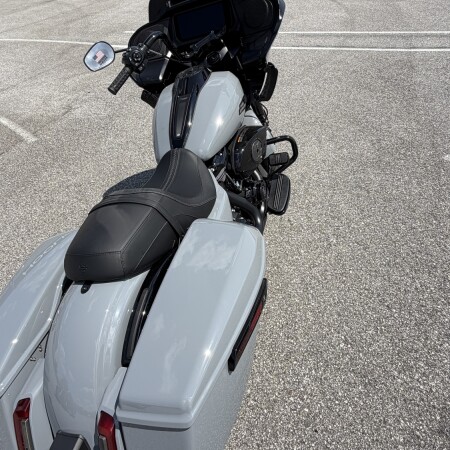 2026 Harley-Davidson® Road Glide® FLTRX thumb 3