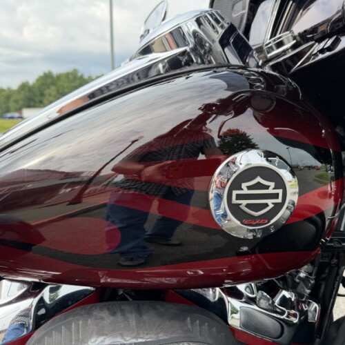 2022 Harley-Davidson® CVO™ Tri Glide® Dante’s Red Fade thumb 0