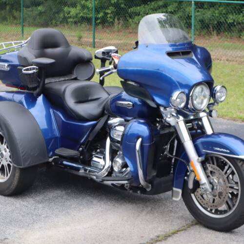 2017 Harley-Davidson® Tri Glide® Ultra Superior Blue thumb 1