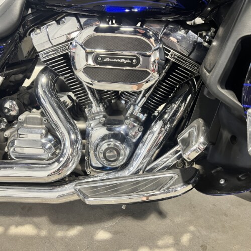 2016 Harley-Davidson® CVO™ Street Glide® Black Licorice with Midnight Cobalt Flames FLHXSE thumb 1