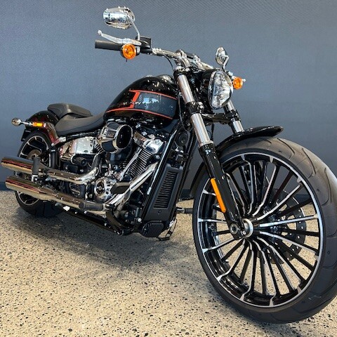 2024 Harley-Davidson® Breakout™ 117 Vivid Black thumb 3