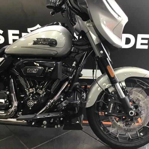 2023 Harley-Davidson® CVO™ Street Glide® Dark Platinum w/Pinstripe thumb 3