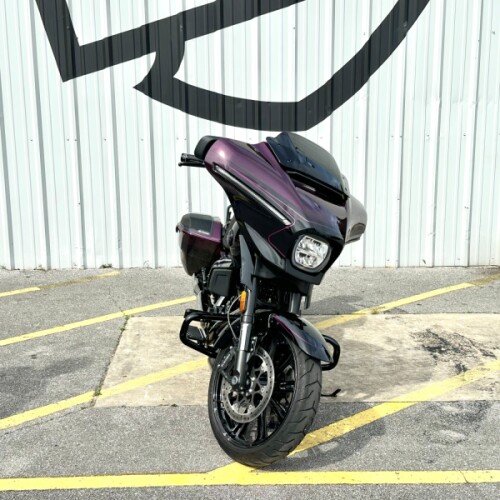2025 Harley-Davidson® CVO™ Street Glide® Poison Berry thumb 3