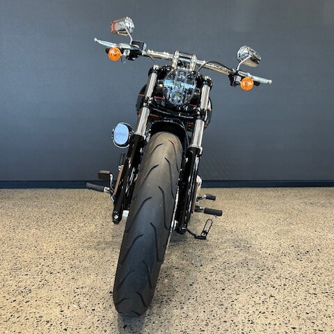 2024 Harley-Davidson® Breakout™ 117 Vivid Black thumb 2