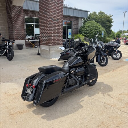 Harley-Davidson® Road Glide® Special 2019 FLTRXS Vivid Black thumb 2