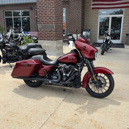 2018 Harley-Davidson® Street Glide® Special Hard Candy Hot Rod Red Flake thumb 3