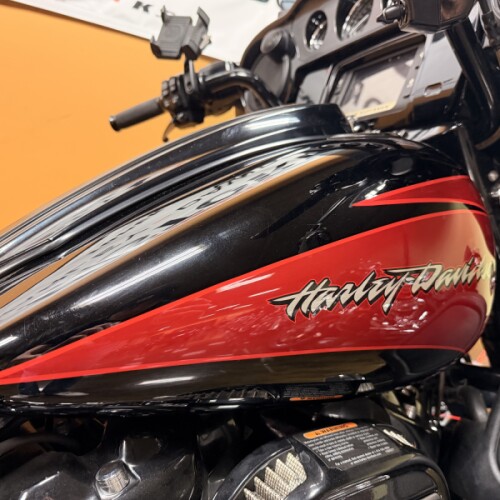 FLHXSE 2017 CVO™ Street Glide® thumb 2
