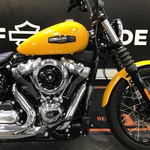 2025 Harley-Davidson® Street Bob® Centerline w/Laced Wheels thumb 2