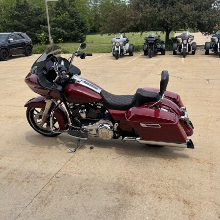 2020 Harley-Davidson® Road Glide® Stiletto Red thumb 2