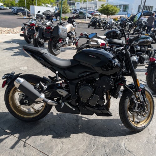2026 Triumph Trident 800 Jet Black thumb 3