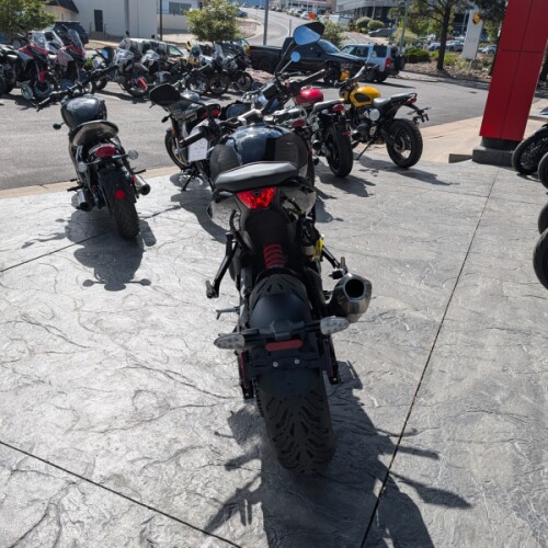 2026 Triumph Trident 800 Jet Black thumb 1