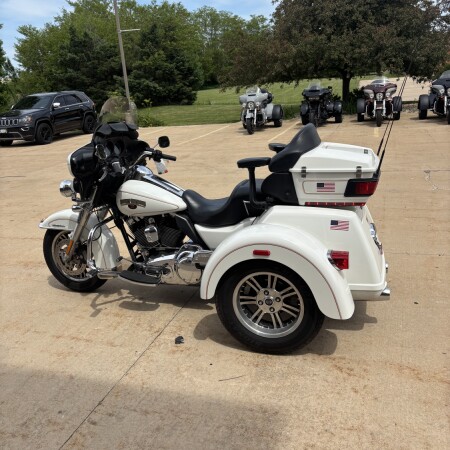 2013 Harley-Davidson® Tri Glide™ Ultra Classic® White thumb 1