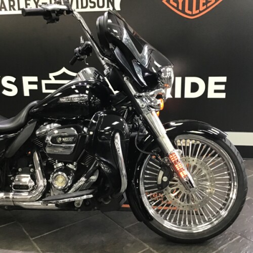 2018 Harley-Davidson® Electra Glide® Ultra Classic® Black Tempest thumb 3