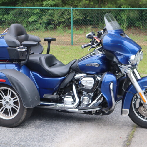2017 Harley-Davidson® Tri Glide® Ultra Superior Blue thumb 2