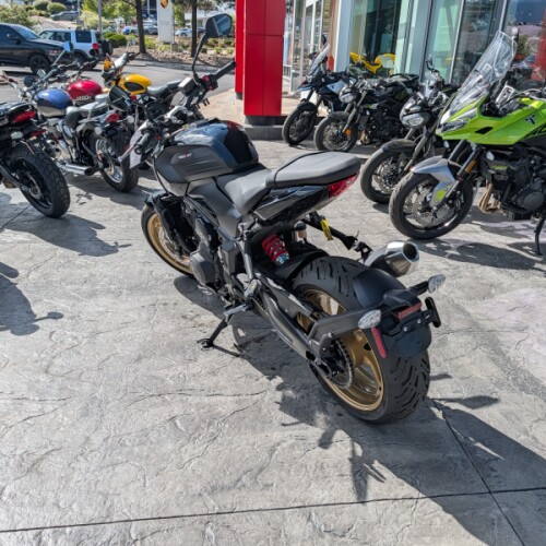 2026 Triumph Trident 800 Jet Black thumb 0