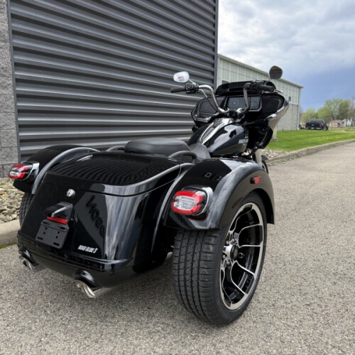 2026 Harley-Davidson® Road Glide 3 FLTRT thumb 2