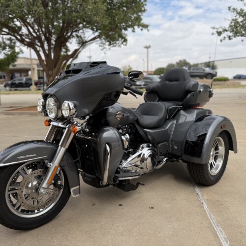 2022 Harley-Davidson® Tri Glide® Ultra Gauntlet Gray Metallic/Vivid Black thumb 0