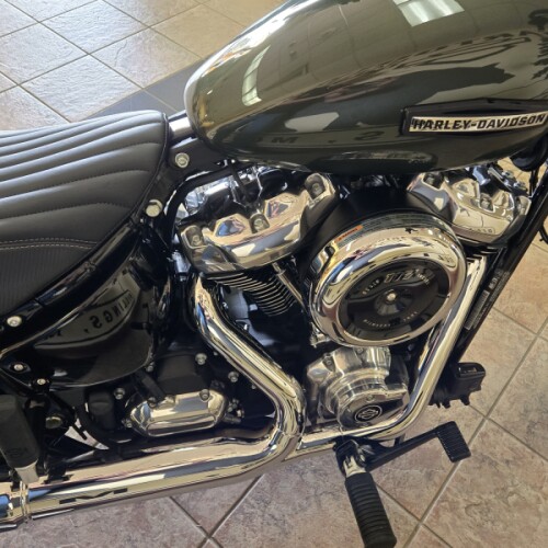 2026 Harley-Davidson® Street Bob® Olive Steel Metallic Chrome Laced Wheels thumb 3