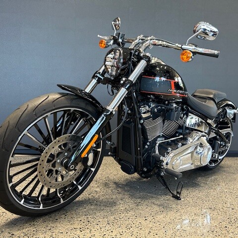 2024 Harley-Davidson® Breakout™ 117 Vivid Black thumb 1