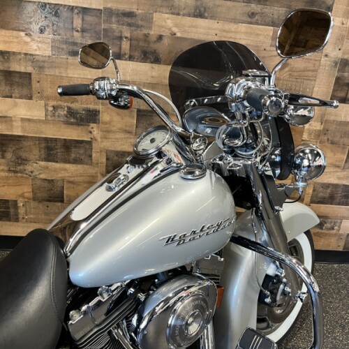 2004 Harley-Davidson® Road King® Custom Brilliant Silver FLHRSI thumb 0