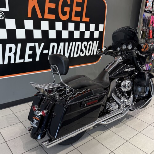 2013 Harley-Davidson® Street Glide® Midnight Pearl thumb 2