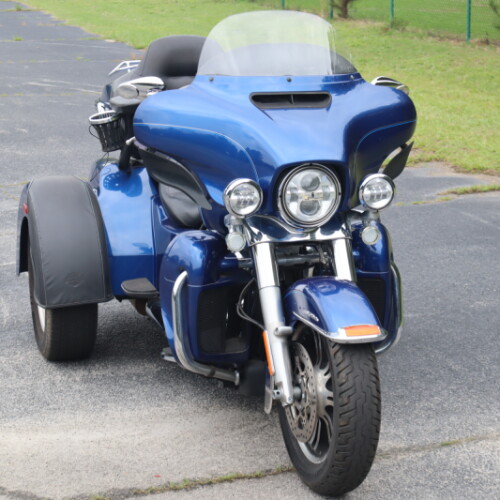 2017 Harley-Davidson® Tri Glide® Ultra Superior Blue thumb 0