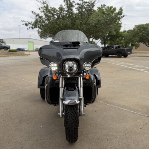 2022 Harley-Davidson® Tri Glide® Ultra Gauntlet Gray Metallic/Vivid Black thumb 1