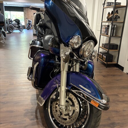  2010 Electra Glide® Ultra Limited thumb 2
