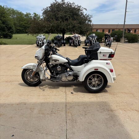 2013 Harley-Davidson® Tri Glide™ Ultra Classic® White thumb 0