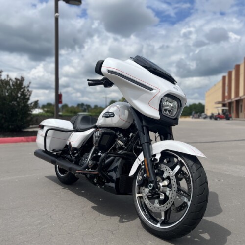 2024 Harley-Davidson® FLHX Street Glide® White Onyx Pearl 645804 thumb 3