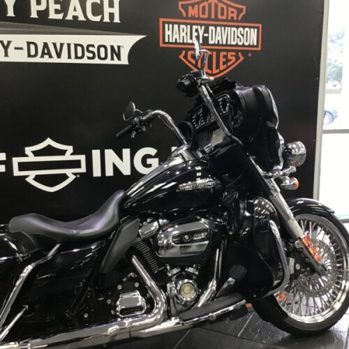2018 Harley-Davidson® Electra Glide® Ultra Classic® Black Tempest thumb 1