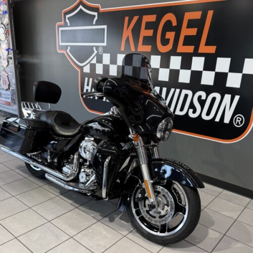 2013 Harley-Davidson® Street Glide® Midnight Pearl thumb 3