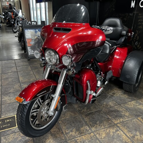 2018 Harley-Davidson® Tri Glide® Ultra | Pre-Owned Harley-Davidson® Trike thumb 2