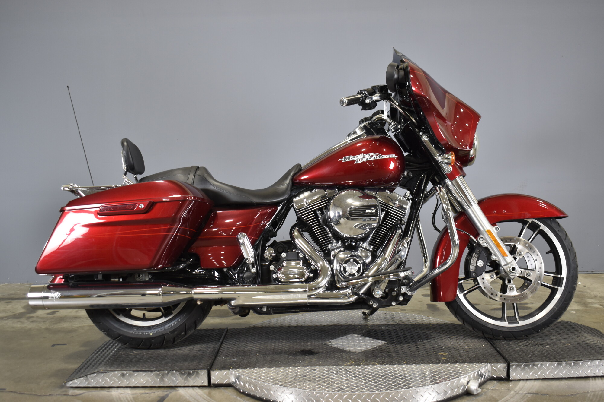 Harley-Davidson レッド パーカー フレイムデザイン　バイカー 2021 Harley-Davidson® Road Glide® Special Billiard Red/Vivid Black