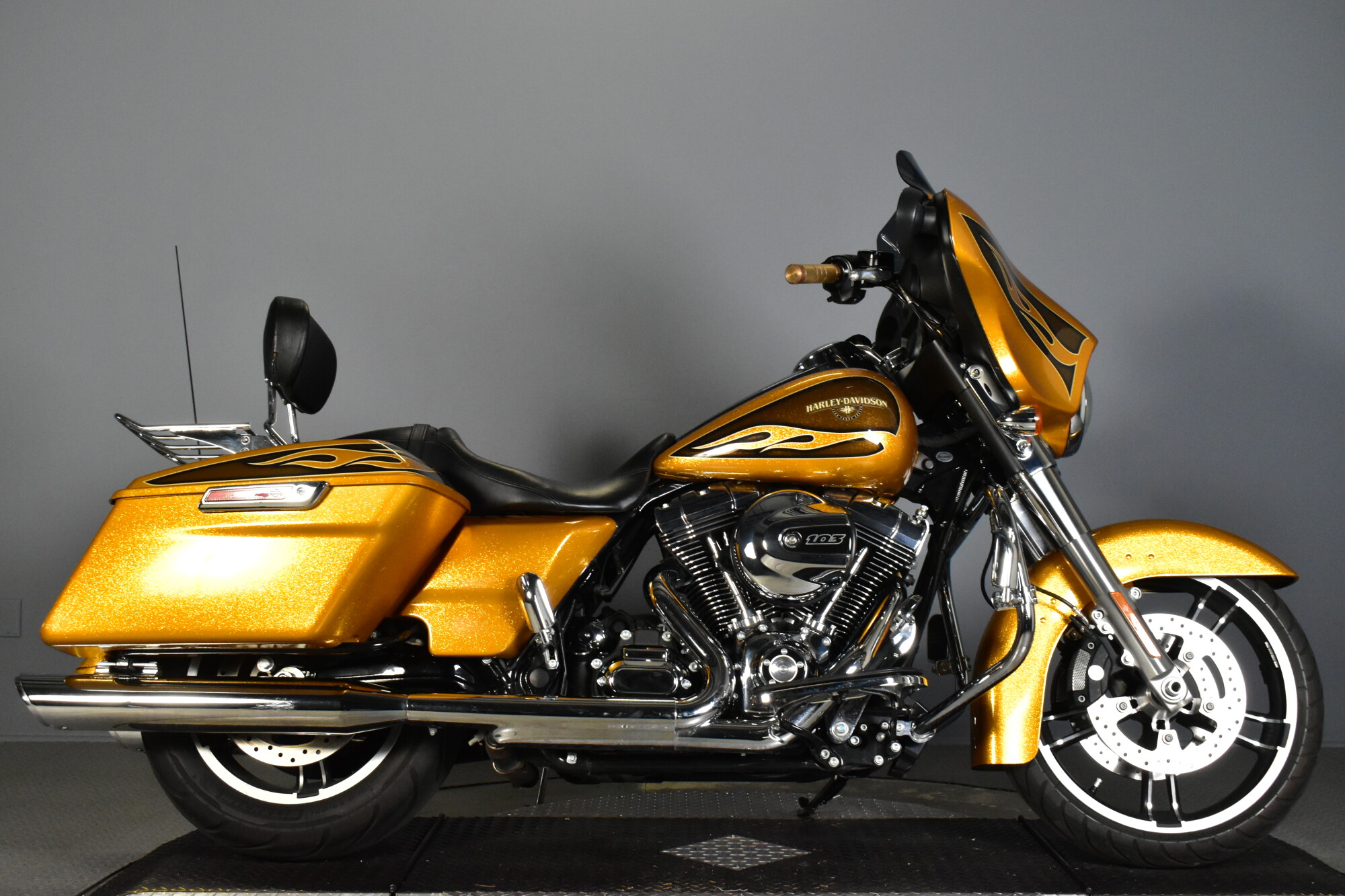 2016 Harley-Davidson® Street Glide® Hard Candy Gold Flake