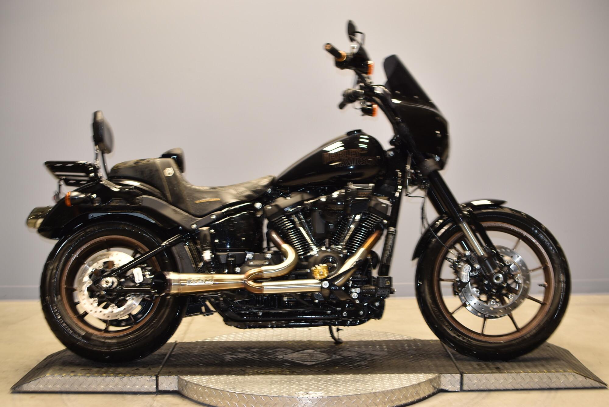 2022 Harley-Davidson® Softail Standard® Vivid Black | Avalanche