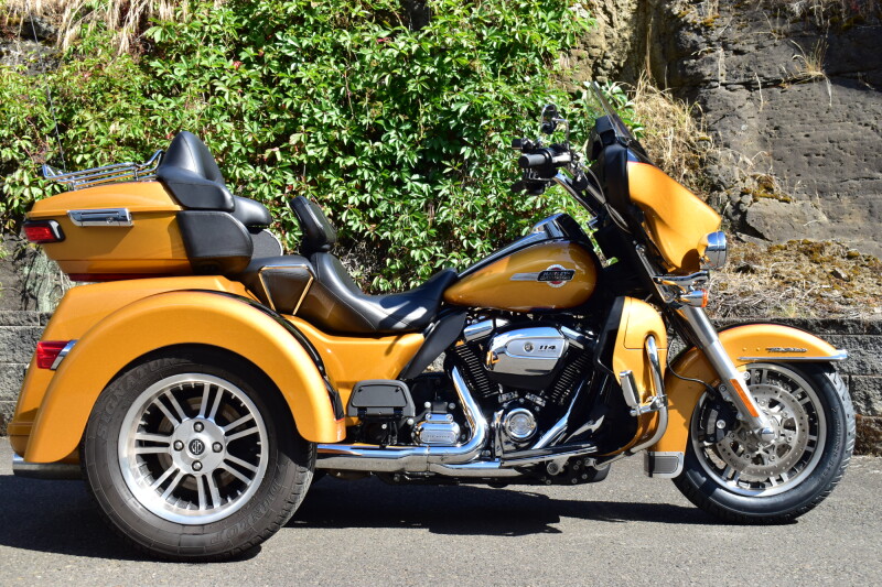 2023 Harley-Davidson® Tri Glide® Ultra Prospect Gold/Vivid Black