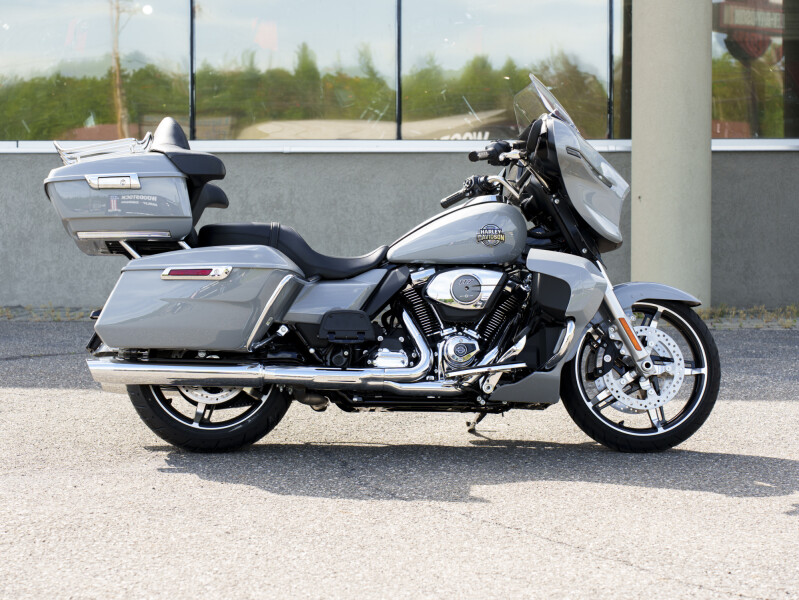 2025 Harley-Davidson<sup>®</sup> Street Glide® Ultra Billiard Gray