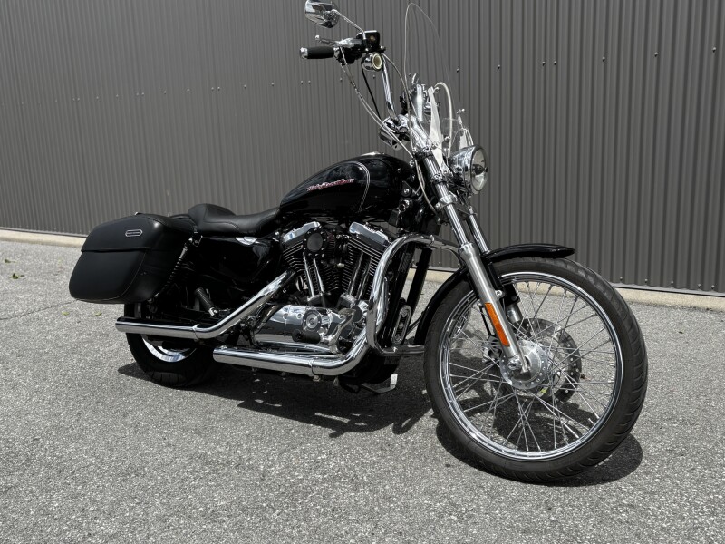 2006 Harley-Davidson® 1200 Custom Vivid Black