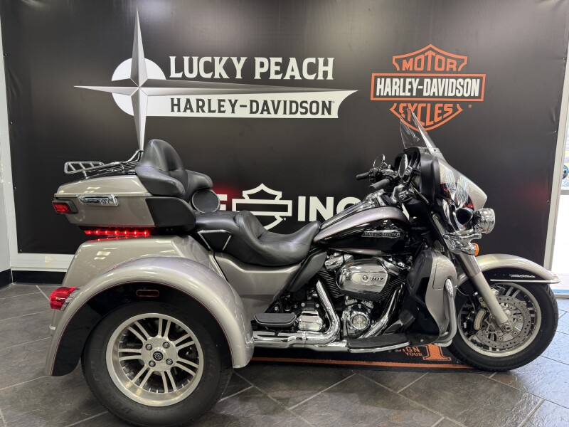 2017 Harley-Davidson® Tri Glide® Ultra Two-Tone Billet Silver/Vivid Black