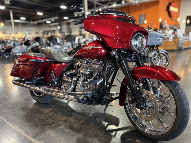 2016 Harley-Davidson® Street Glide® Special Velocity Red Sunglo